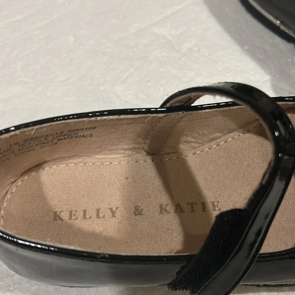 Kelly & Katie sparkling bow appliqué Patent Leather MaryJane strap shoes size 9M